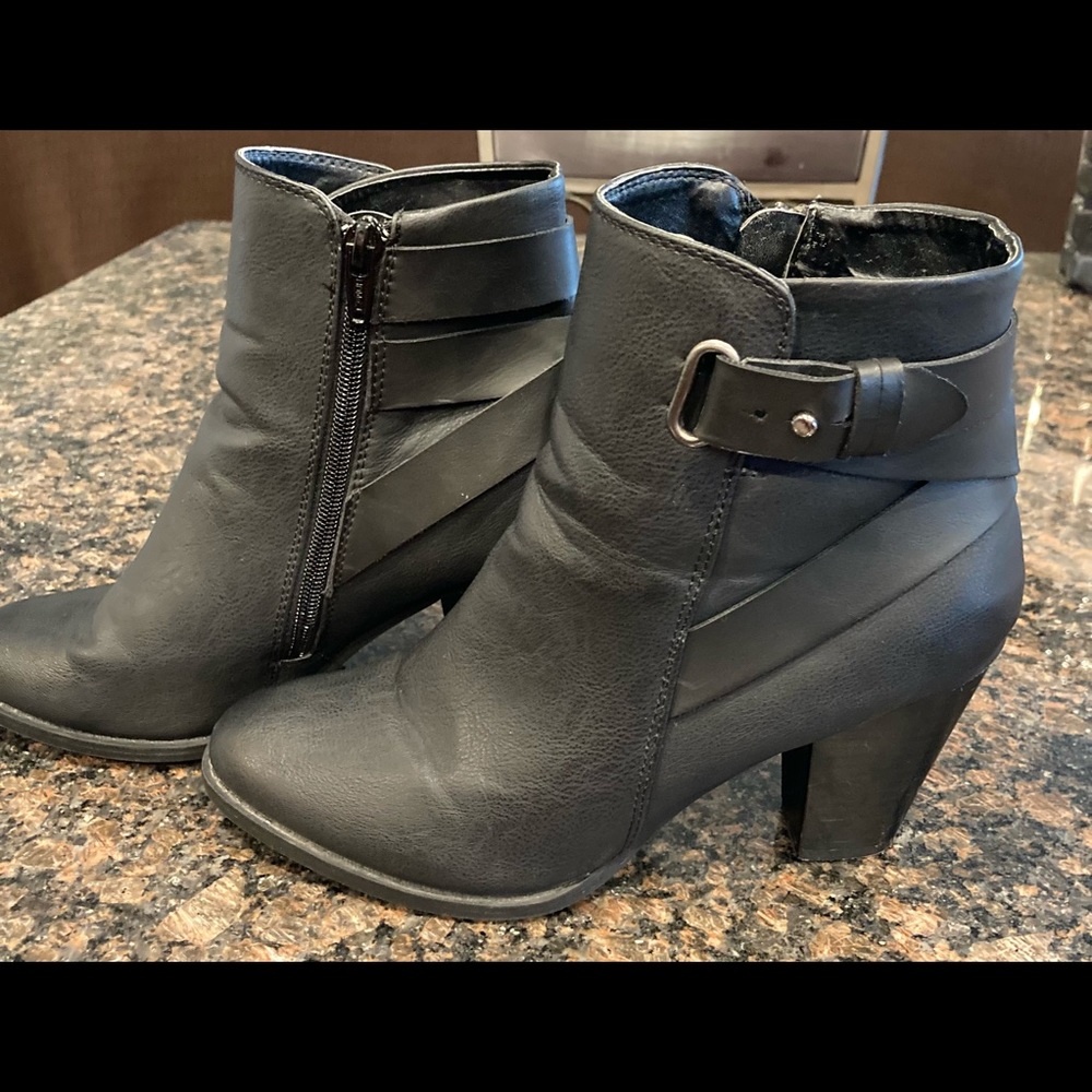 Apt. 9 Black Ankle Boots Size 8M